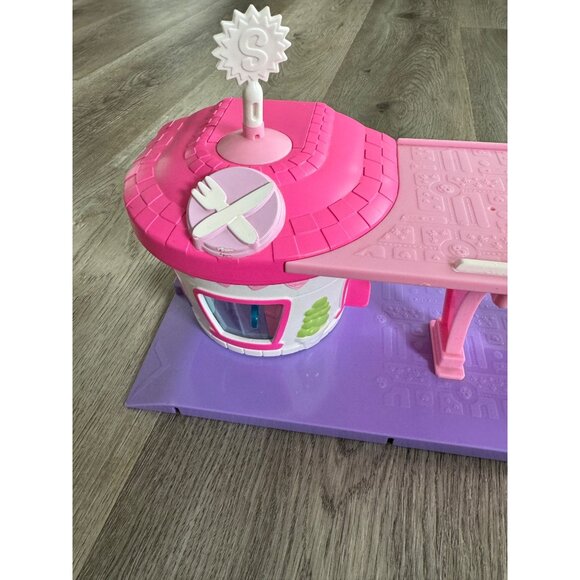 GUC Cutie Cars Drive Thru Playset With Die Cast Vehicles OG - Picture 6 of 7